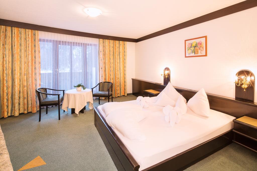 Hotel Neue Burg Nauders Værelse billede